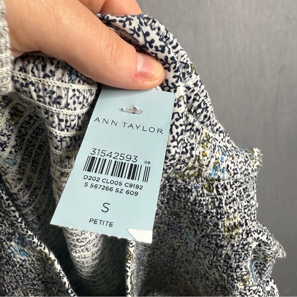 Ann Taylor Black and‎ Blue Patterned Blouse - Picture 7 of 7